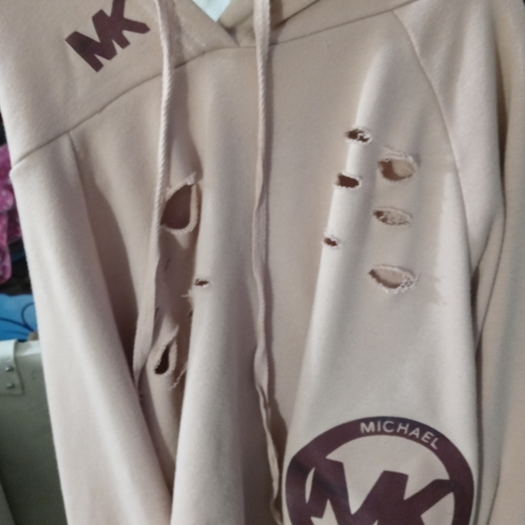 Clothes - Picture 8 of 13